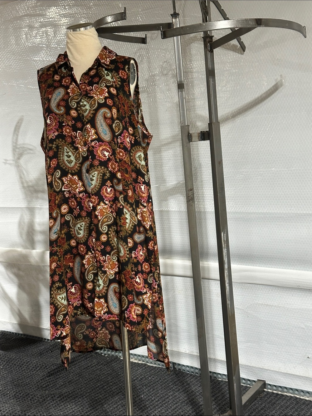 Sleeveless Paisley High-Low Tunic Top- Black with Multicolor Paisley